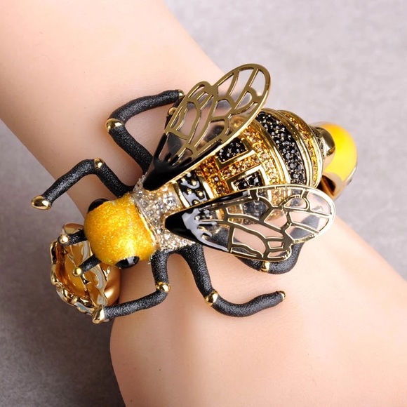 Jewelry - Flower Lifelike Bee Bracelet